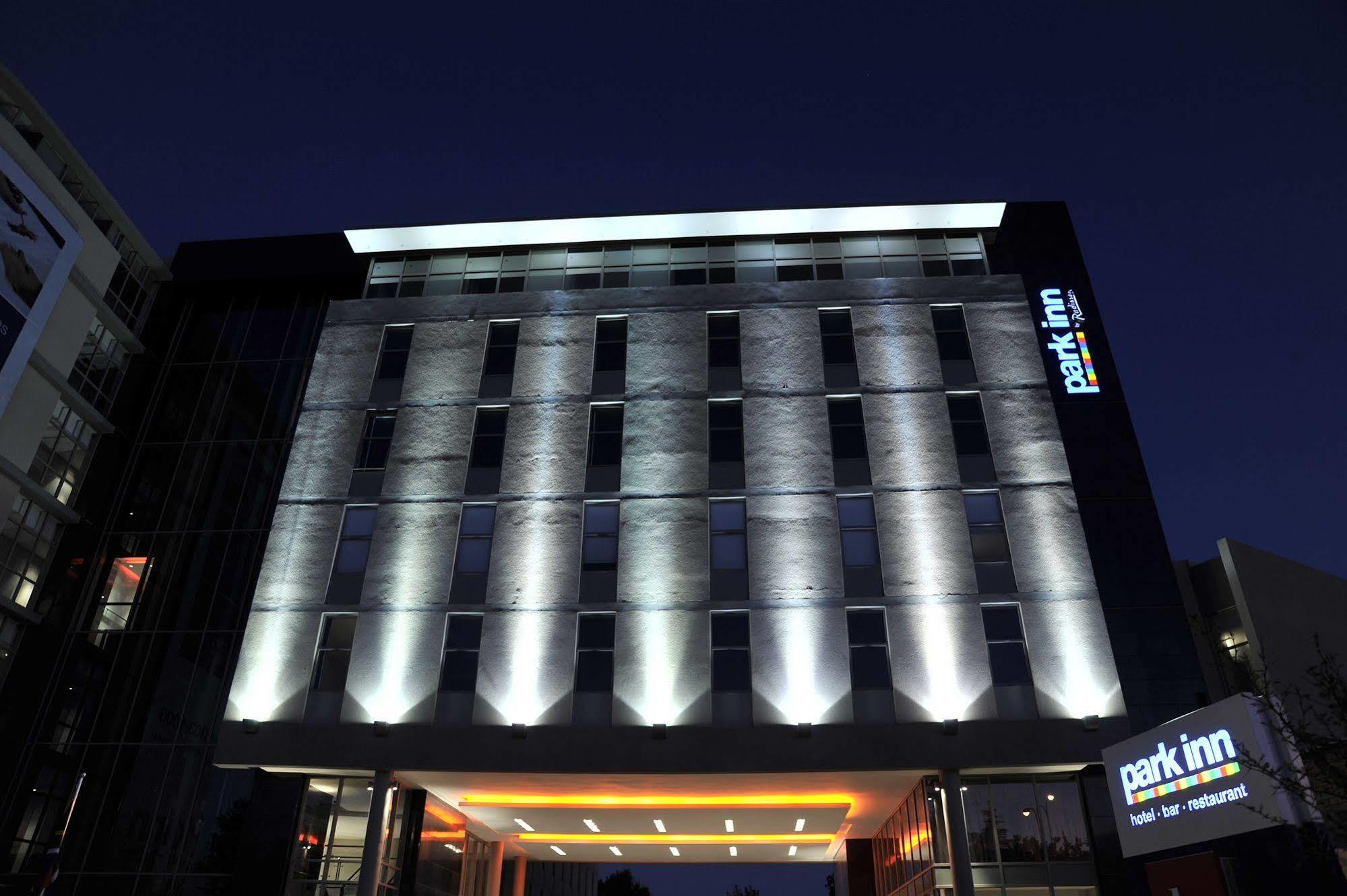 Park Inn Sandton Йоханесбург Екстериор снимка