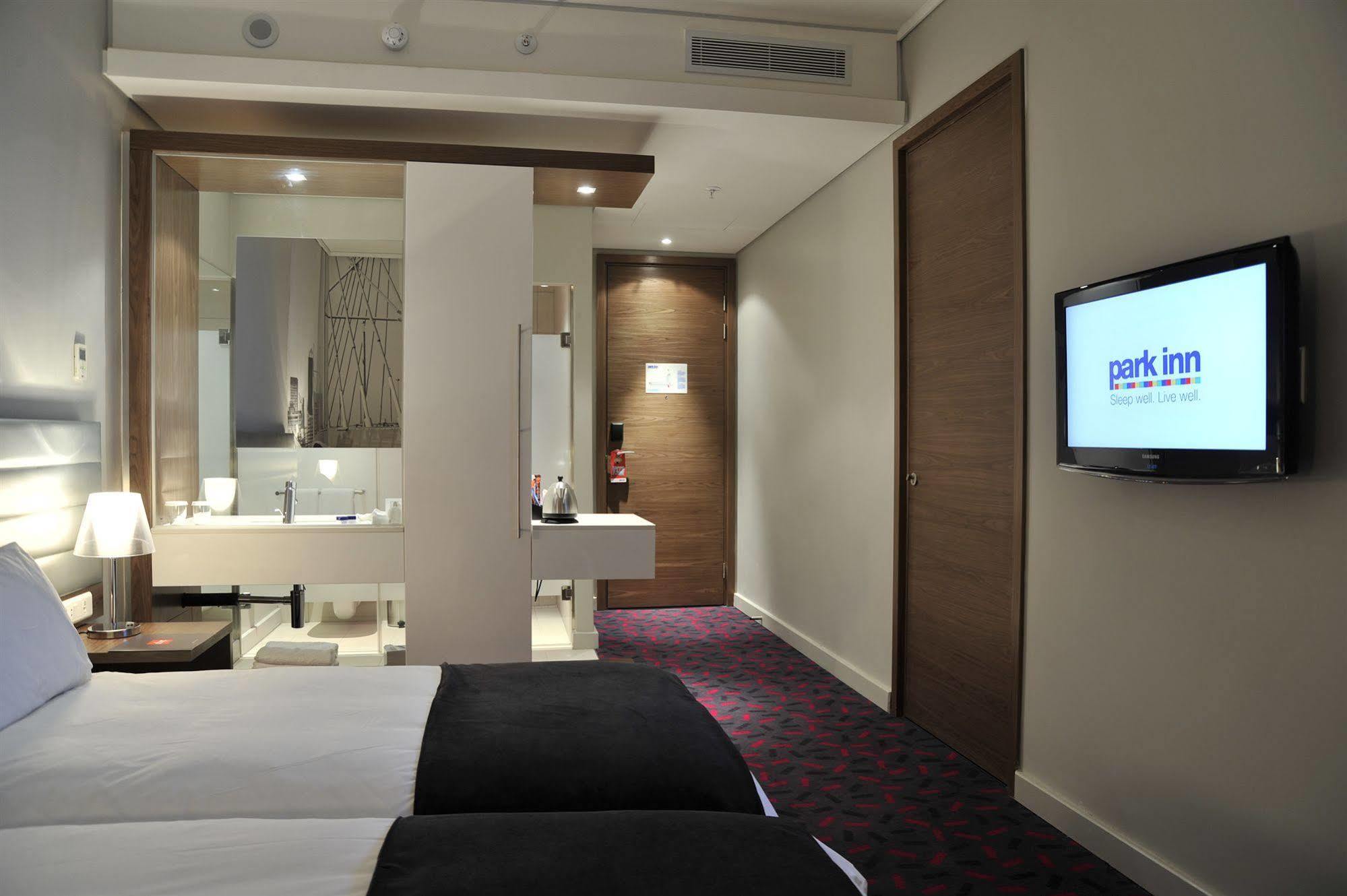 Park Inn Sandton Йоханесбург Екстериор снимка