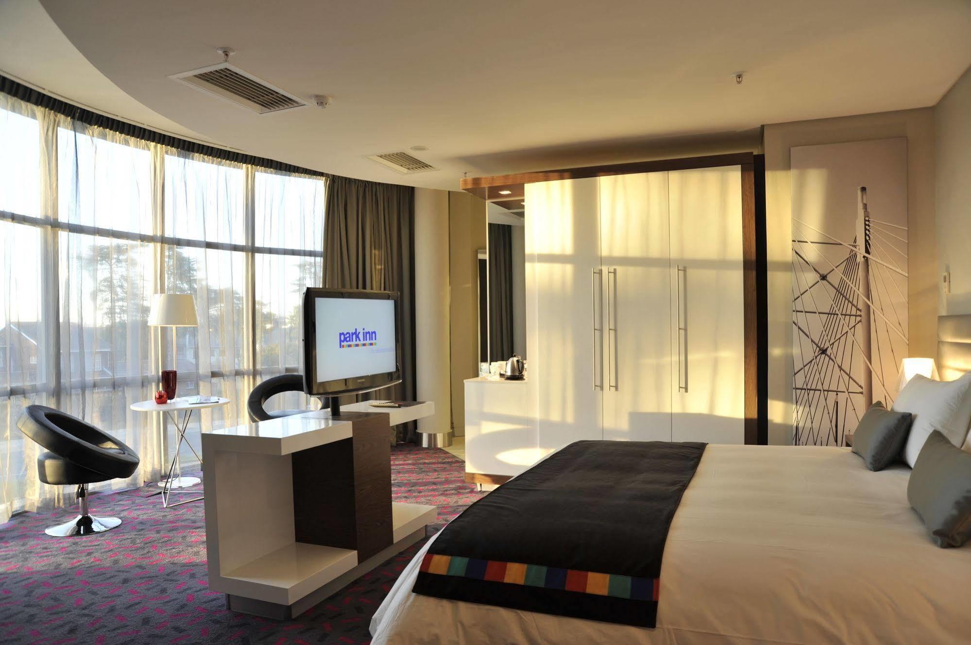 Park Inn Sandton Йоханесбург Стая снимка