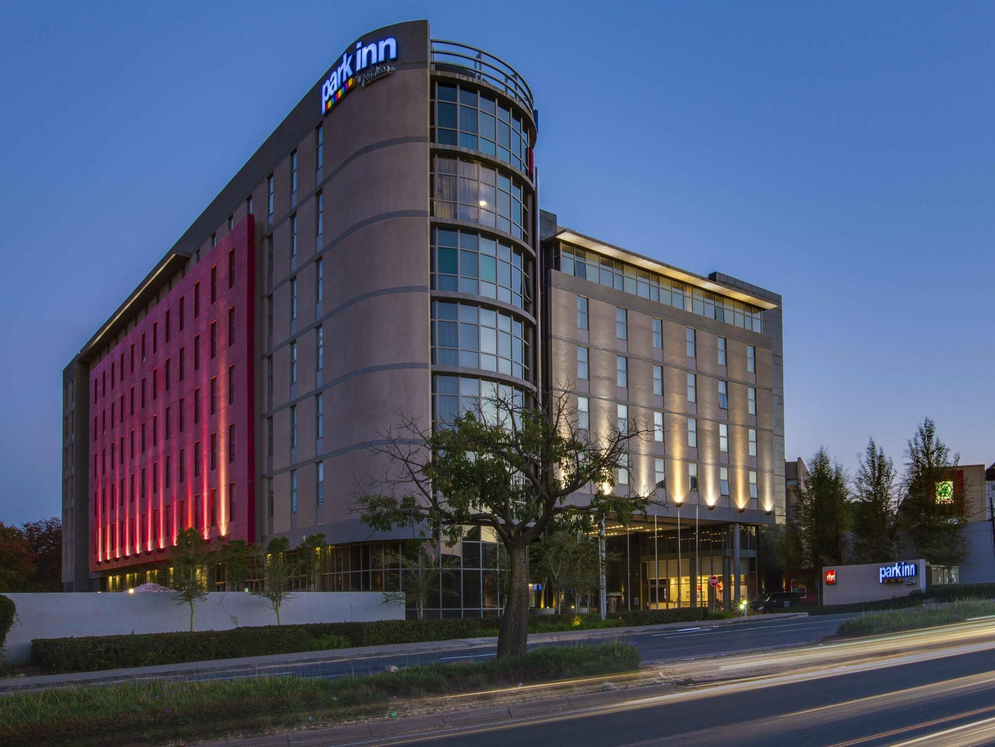 Park Inn Sandton Йоханесбург Екстериор снимка